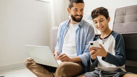 4 Ways To Oversee Your Teen’s Online Habits Without Overstepping, By A Psychologist
