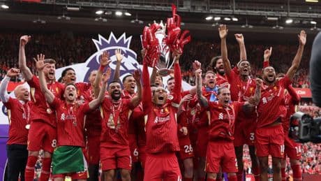 El Liverpool celebra la Premier ante Klopp tras empatar contra el Crystal Palace