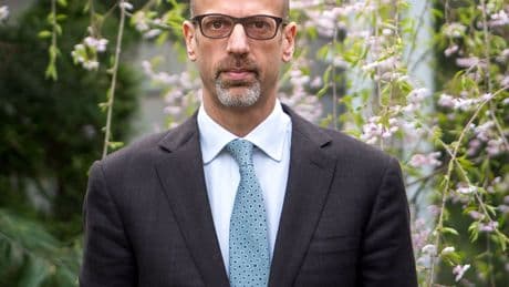 Daniel Markovits, profesor de Yale: “El sistema meritocrático elimina los trabajos normales de clase media”
