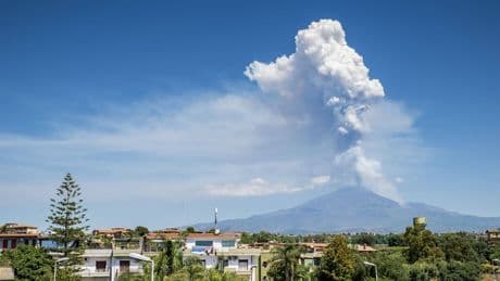 Aschewolke bis zu 6000 Meter hoch - Vulkan Ätna sorgt für Warnstufe im Luftverkehr