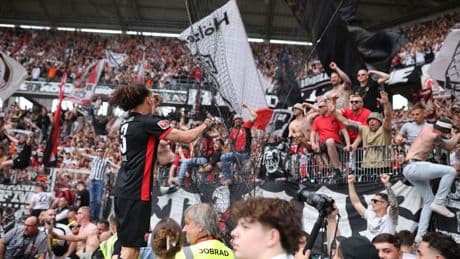 Fußball-Bundesliga: Königsklassen-Krimi: Eintracht in Ekstase, Freiburg geknickt