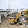 Am Freitagabend fallen die ersten Betonteile: Abriss der Ringbahnbrücke verspätet sich – Knabberer steht noch untätig herum