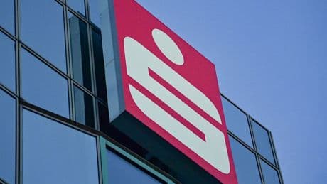Banken: Wie sich die Sparkassen im Kampf gegen Neobroker zerstreiten