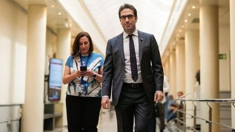 El choque con Bruselas pone en jaque el plan del Gobierno para torpedear la opa de BBVA