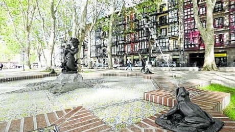 Detienen a una mujer en Bilbao por darle un beso en los labios a un bebé