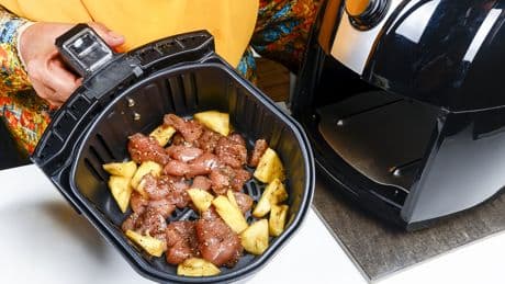 Heißluftfritteusen-No-Gos: Diese Lebensmittel sorgen für mehr Ärger als Genuss