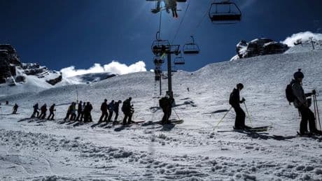 "Un niveau toujours élevé": l'Académie de médecine s'inquiète du nombre de collisions sur les pistes de ski