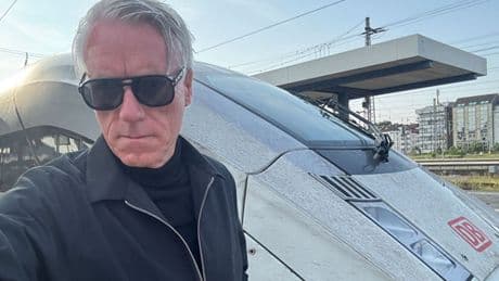 Bahn stoppt ICE, der zu dreckig sein soll - Fahrgast: „Lieber Krümel als nicht fahren“