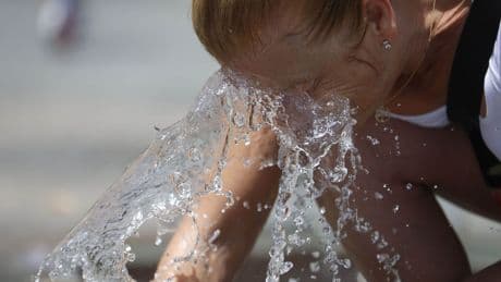 Estudian los efectos de las olas de calor y descubren que a los hombres les afectan más que a las mujeres
