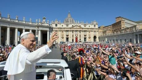 Leone XIV, un mese da Papa: primi strappi da Bergoglio. L'esordio nel segno della mediazione e gli appelli per la pace