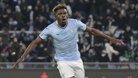 Lazio, punte e centrocampisti segnano poco: ora Sarri vuole trasformare Dele-Bashiru in bomber. Oggi la presentazione della nuova maglia