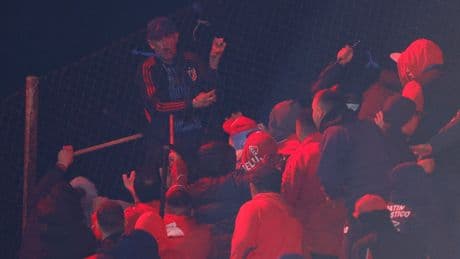 Los gravísimos incidentes entre Independiente y Universidad de Chile que avergüenzan al mundo del fútbol