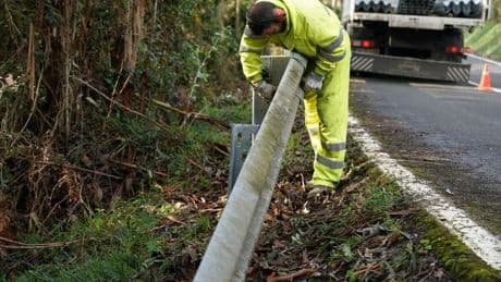 La Diputación culmina la colocación del doble guardarraíl en 123 kilómetros de carreteras