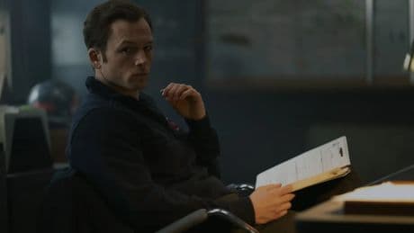 Taron Egerton merece un Emmy por 'Smoke': la serie de Apple ofrece el mejor papel de su carrera