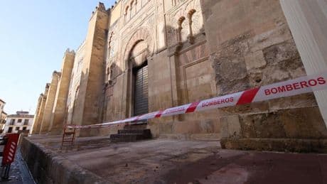 Los bomberos vuelven a intervenir en la Mezquita de Córdoba por una fuga de agua