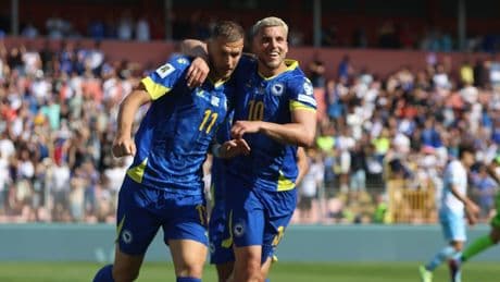 Edin Dzeko, Bosna Hersek'i galibiyete taşıdı