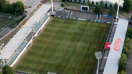 Historisches Spiel in Stuttgart - Ältester Profiklub der Welt im ältesten Stadion Deutschlands