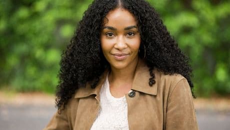 Modisches Statement: Schauspielerin Féréba Koné hält Plädoyer für die Jogginghose