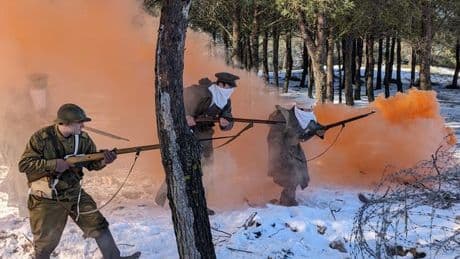 La invasión de Ucrania también divide a los recreadores de la Segunda Guerra Mundial: Ya no invitamos a los que hacen de soviéticos