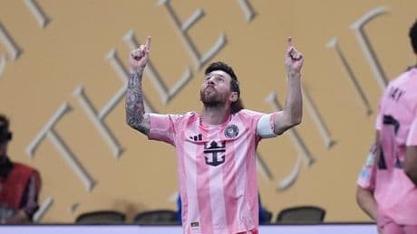 Lo ha vuelto a hacer: ¡Messi clava una falta por la misma escuadra!