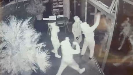 Waren es Judenhasser? - Vermummte attackieren israelisches Restaurant