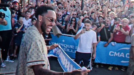 Mercato : ambiance de folie à Marseille pour le retour d’Aubameyang à l’OM (vidéo)