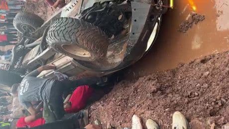 Off-Road yarışlarında yürekleri ağza getiren kaza: Yara almadan kurtuldular