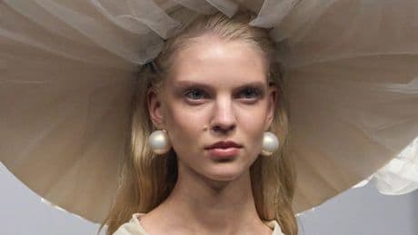 Inés Escandell, dermatóloga, advierte sobre los contornos de ojos 'mágicos' que disimulan las bolsas