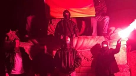 Razzia gegen rechte Terrorzelle – Polizei nimmt fünf Männer der „Letzten Verteidigungswelle“ fest