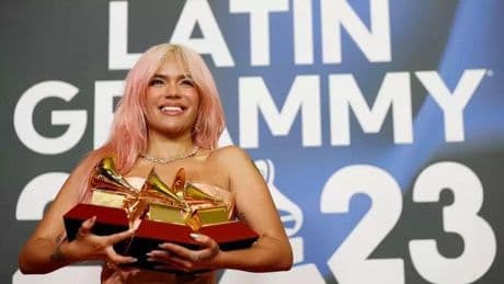 Los Latin Grammy y vender polos en Alaska