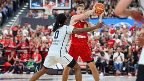 Panne bei Play-off-Sieg - Bayern-Weltmeister trifft in den eigenen Korb