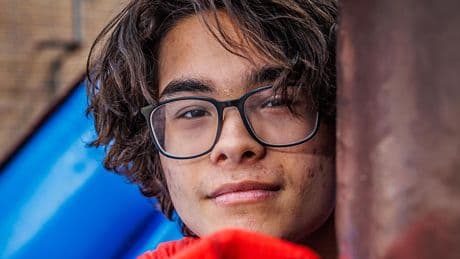 Doordeweeks hebben ze normale banen, maar Mack (19) en Kevin (25) zijn in het weekend Spiderman en tovenaar
