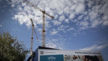 Con tipos de interés más bajos, los españoles consolidan su vuelta al banco para comprar casa
