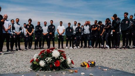„Frankfurt vergisst nicht“ - Eintracht-Profis besuchen KZ-Gedenkstätte