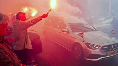 Erehaag bij uitvaart Nol de Ruiter voor Stadion Galgenwaard: ’Aanstekelijke liefde voor de club en stad’