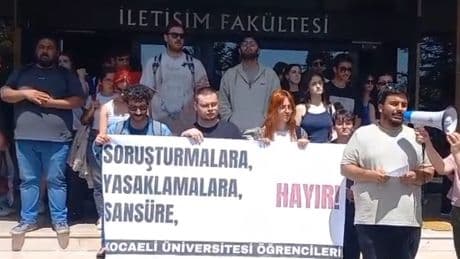 Kocaeli Üniversitesi'nde rektöre tepki: ‘Erişilebilir kampüs afişi ne anlama geliyor?’