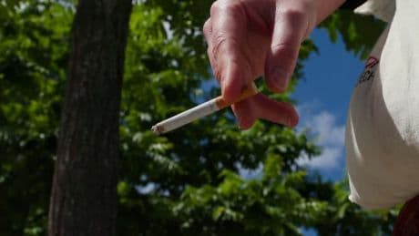 "J'en suis à 30 cigarettes par jour, c'est énorme": Deux fumeurs sur trois souhaitent arrêter de fumer selon une étude de Santé publique France