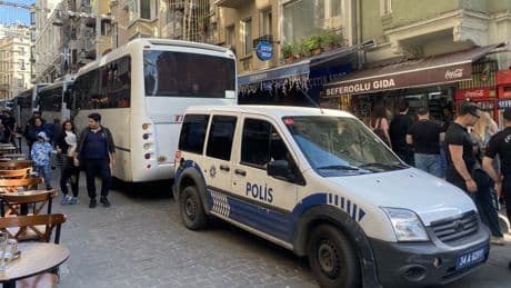 Taksim Dayanışması çağrı yaptı, TMMOB önü kapatıldı
