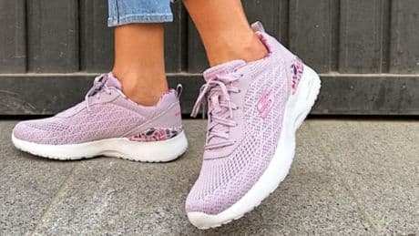 Skechers rebaja las zapatillas en tendencia para esta primavera: cómodas y en tonos claros