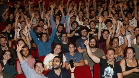 Sanderson confiesa en Avilés: "Mis jefes en el hotel me dejaban escribir en el mostrador de recepción porque el que estuvo antes que yo solo dormía en el sofá"