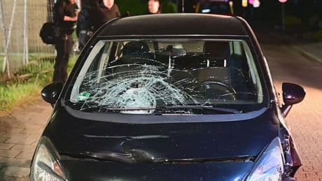 Festnahme! Polizei glaubt, es war Absicht - Mann fährt Ehefrau mit Familienauto tot
