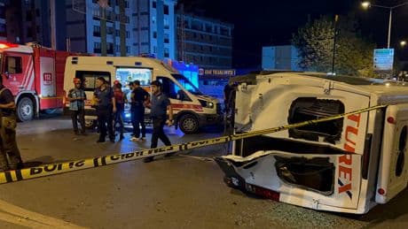 Sultanbeyli'de feci kaza: Bölgeye çok sayıda ambulans sevk edildi