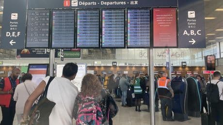 «C’est un véritable cauchemar» : à Orly, des voyageurs subissent encore la panne ce lundi