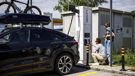 Pas op voor extreme tarieven voor elektrische rijders op vakantie: weekend aan de laadpaal 750 euro
