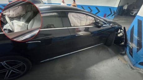 Lüks araç valenin elinde pert oldu! Çeşme'de otopark skandalı