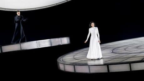 Au Festival de Salzbourg, une « Maria Stuarda » décapitée par l’ennui et la mise en scène d’Ulrich Rasche