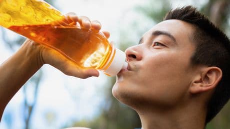 Von wegen zwei Liter! So viel Wasser sollten Sie am Tag wirklich trinken