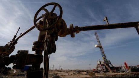 El precio del petróleo cae con fuerza por un posible acuerdo EE.UU.-Irán