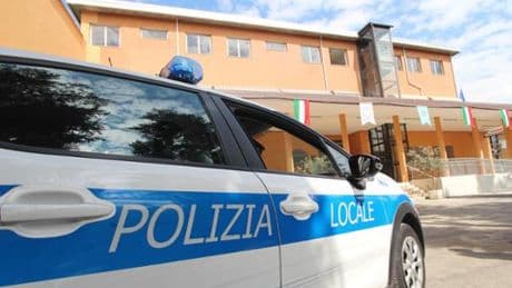La Spezia, investe una cagnolina e non la soccorre: automobilista multato