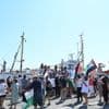 Israëlische leger dropt humanitaire hulp in Gazastrook - Onderschept activistenschip wordt naar Israëlische kust begeleid
